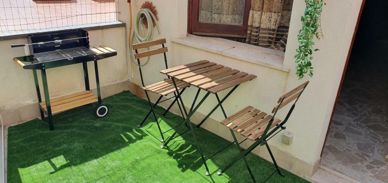 דירות קסטלמולה Casa Enrico מראה חיצוני תמונה